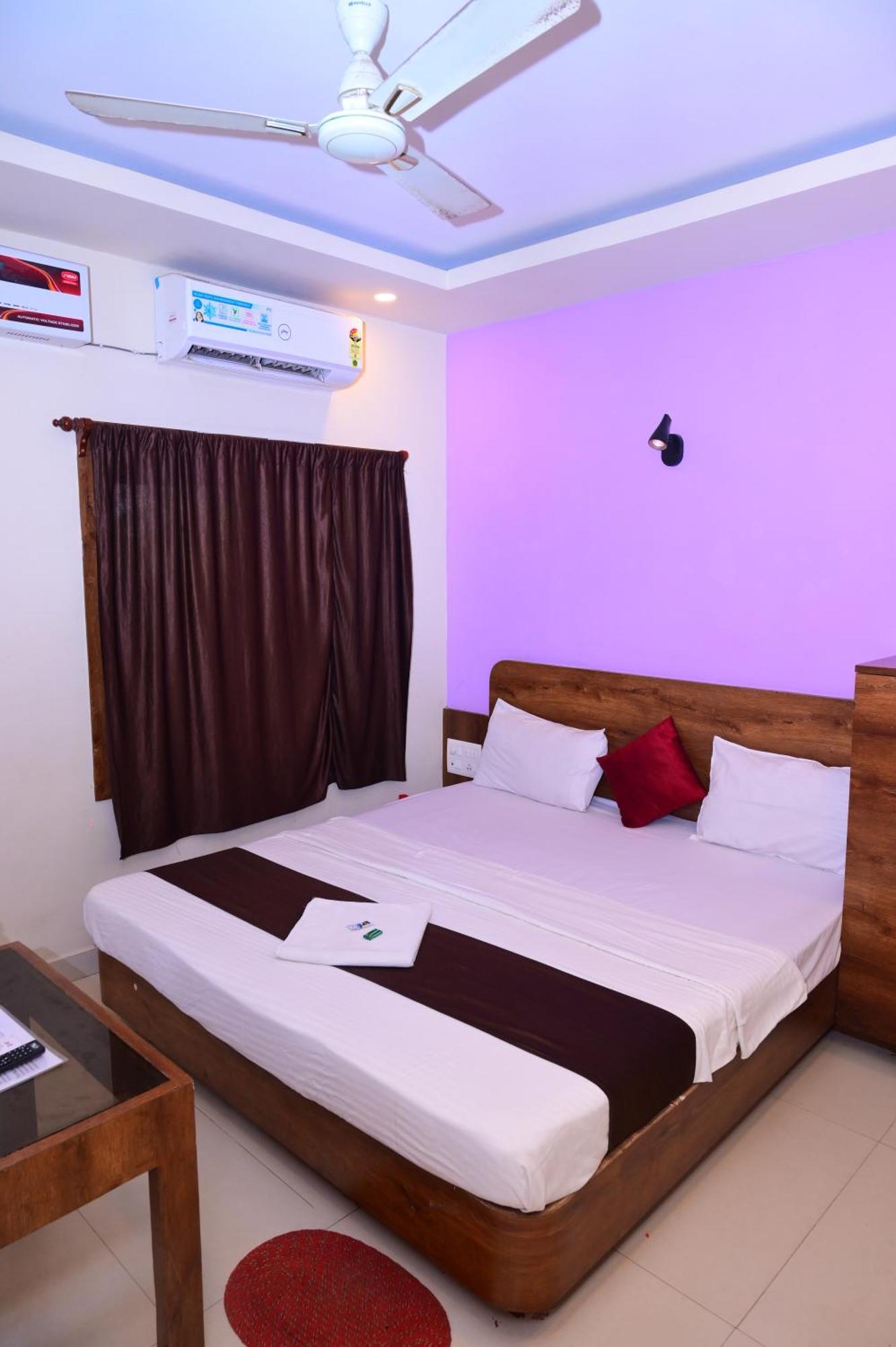 Mor Blue Sagar-পুরী সমুদ্র সৈকত ও মন্দিরের কাছে বাঙালি মার্কেটের কাছে হোটেল ব্লু সাগর -lift, Wifi With Restaurant Facilities- Near Sea Beach And Temple Best Selling & Best Choice Of Travellers Hotel