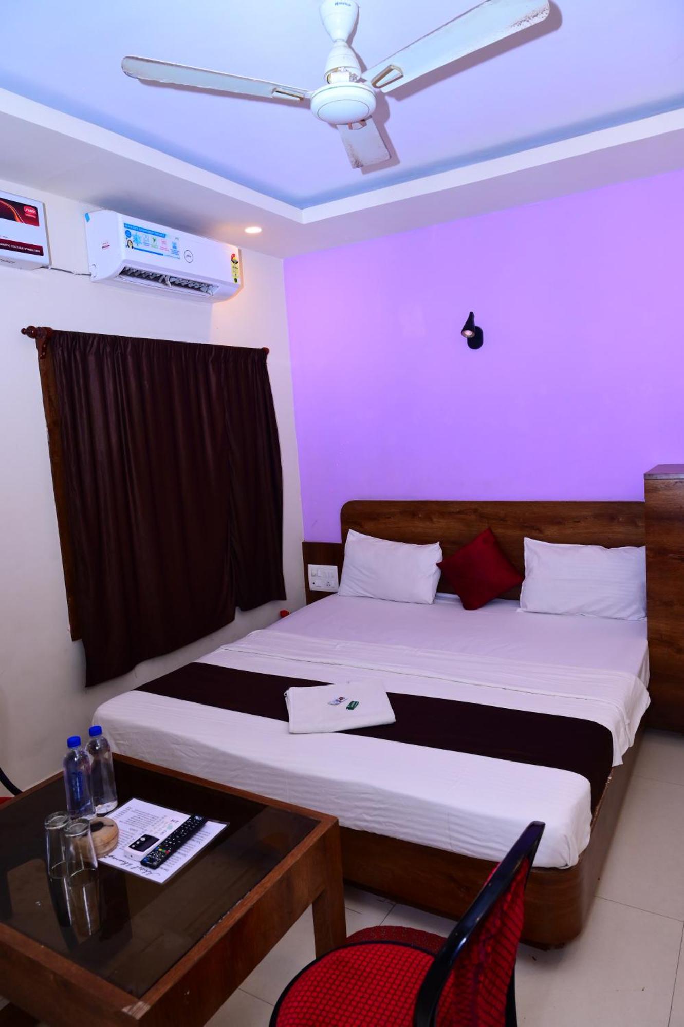 Mor Blue Sagar-পুরী সমুদ্র সৈকত ও মন্দিরের কাছে বাঙালি মার্কেটের কাছে হোটেল ব্লু সাগর -lift, Wifi With Restaurant Facilities- Near Sea Beach And Temple Best Selling & Best Choice Of Travellers Puri
