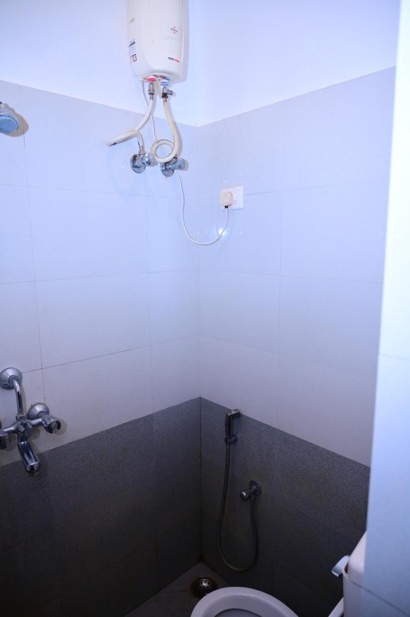 Mor Blue Sagar-পুরী সমুদ্র সৈকত ও মন্দিরের কাছে বাঙালি মার্কেটের কাছে হোটেল ব্লু সাগর -lift, Wifi With Restaurant Facilities- Near Sea Beach And Temple Best Selling & Best Choice Of Travellers Hotel 3*