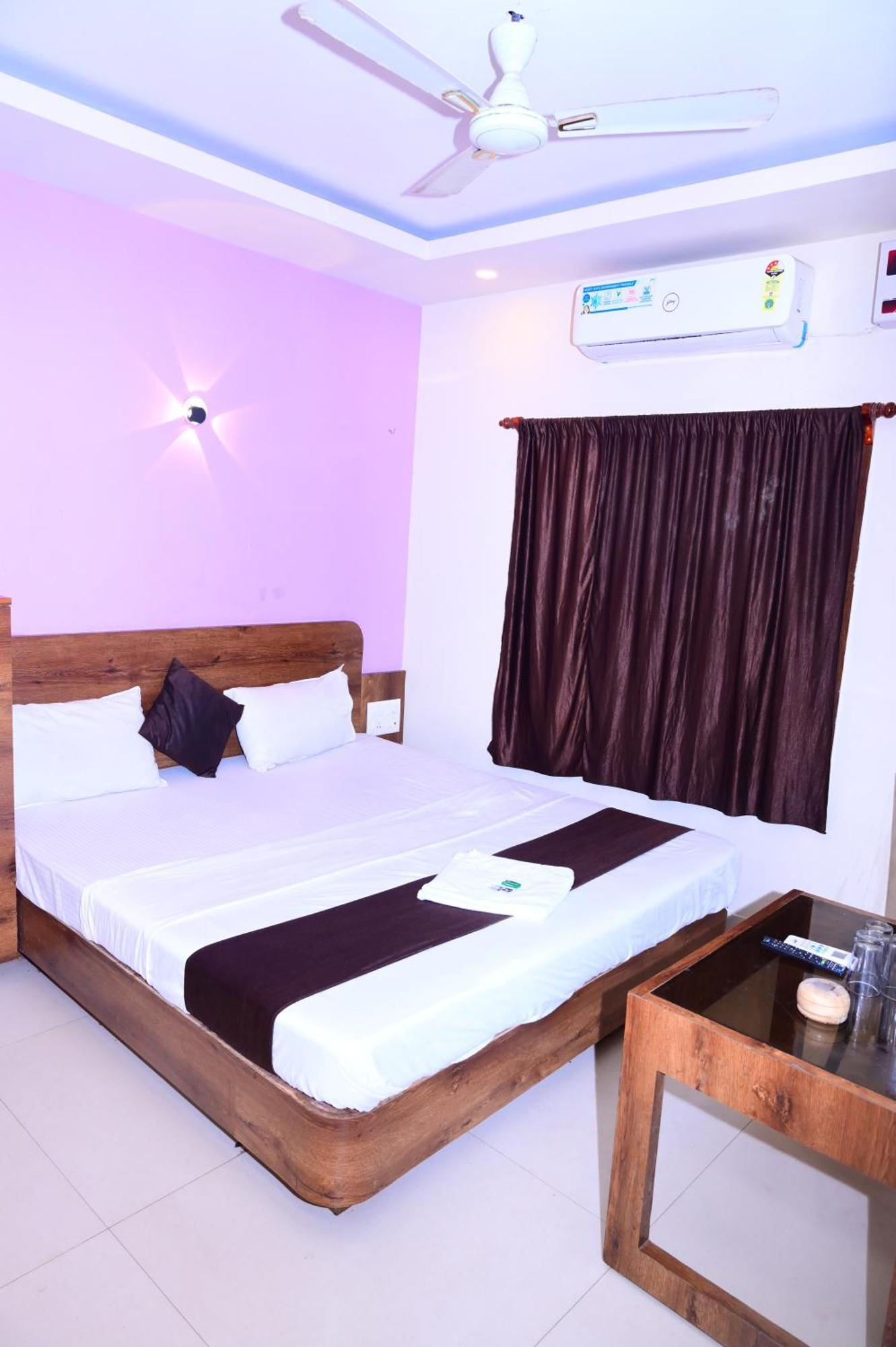 Mor Blue Sagar-পুরী সমুদ্র সৈকত ও মন্দিরের কাছে বাঙালি মার্কেটের কাছে হোটেল ব্লু সাগর -lift, Wifi With Restaurant Facilities- Near Sea Beach And Temple Best Selling & Best Choice Of Travellers Hotel Puri