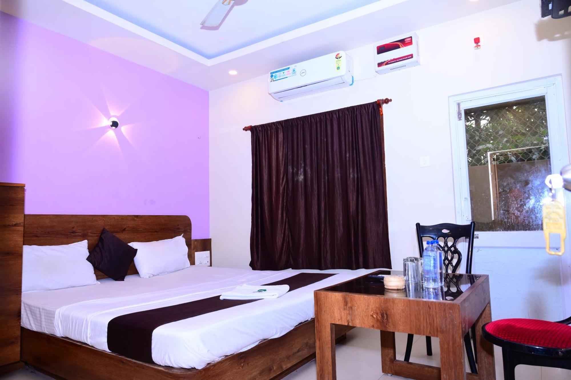 Hotel Mor Blue Sagar-পুরী সমুদ্র সৈকত ও মন্দিরের কাছে বাঙালি মার্কেটের কাছে হোটেল ব্লু সাগর -lift, Wifi With Restaurant Facilities- Near Sea Beach And Temple Best Selling & Best Choice Of Travellers 3*