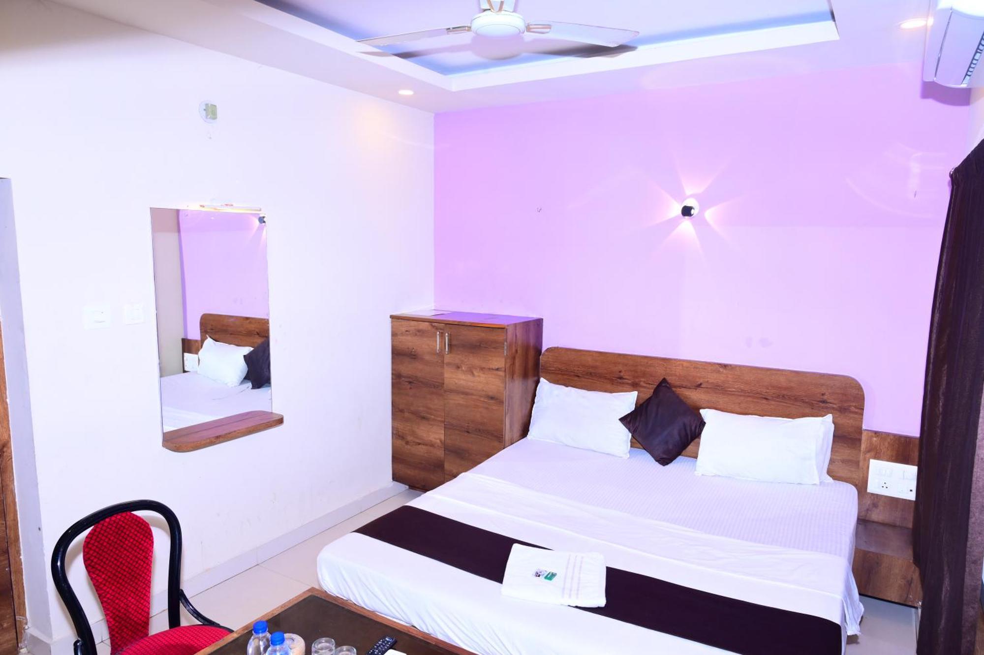 Hotel Mor Blue Sagar-পুরী সমুদ্র সৈকত ও মন্দিরের কাছে বাঙালি মার্কেটের কাছে হোটেল ব্লু সাগর -lift, Wifi With Restaurant Facilities- Near Sea Beach And Temple Best Selling & Best Choice Of Travellers 3*