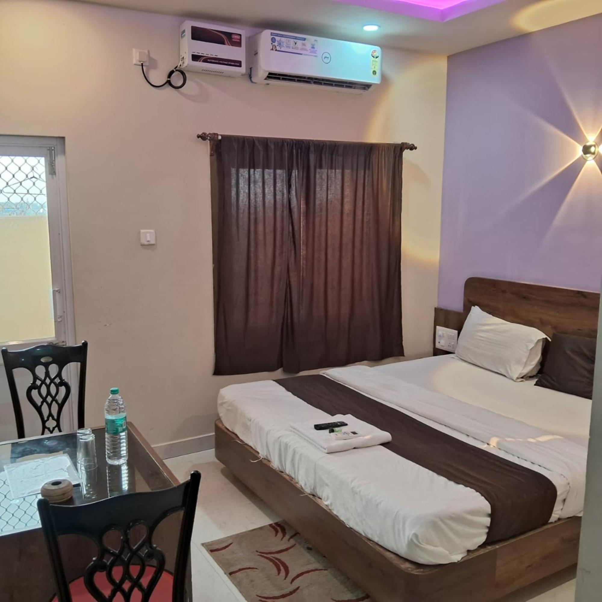 Hotel Mor Blue Sagar-পুরী সমুদ্র সৈকত ও মন্দিরের কাছে বাঙালি মার্কেটের কাছে হোটেল ব্লু সাগর -lift, Wifi With Restaurant Facilities- Near Sea Beach And Temple Best Selling & Best Choice Of Travellers 3*
